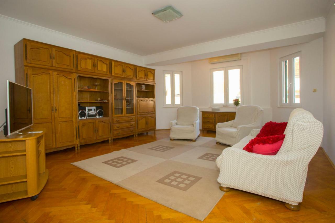 Apis Split Apartment Bagian luar foto