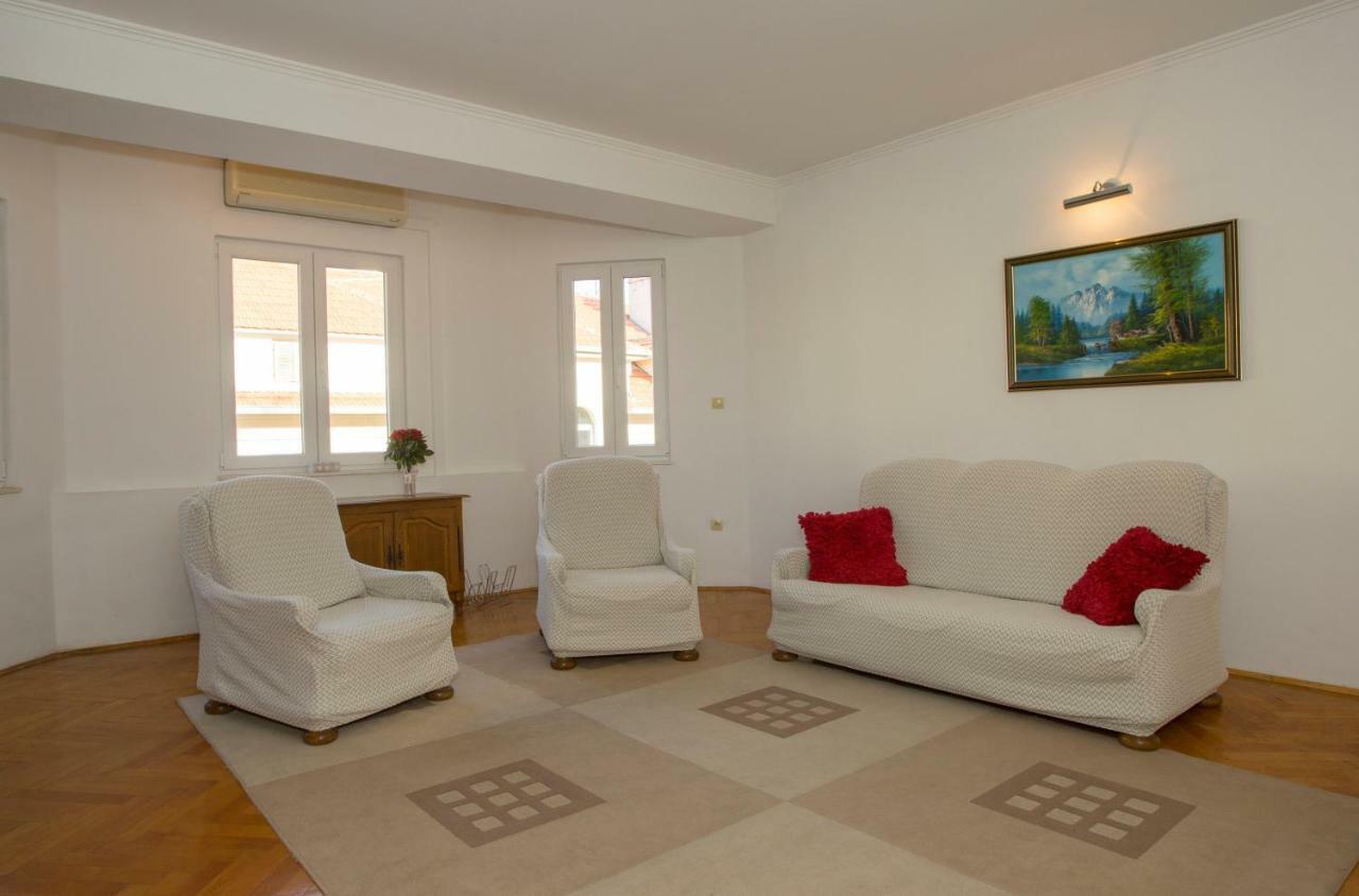 Apis Split Apartment Bagian luar foto