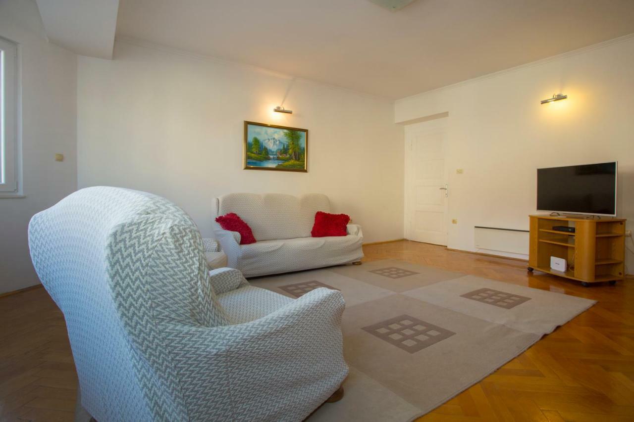 Apis Split Apartment Bagian luar foto
