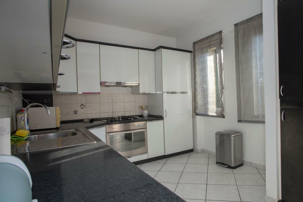 Apis Split Apartment Bagian luar foto