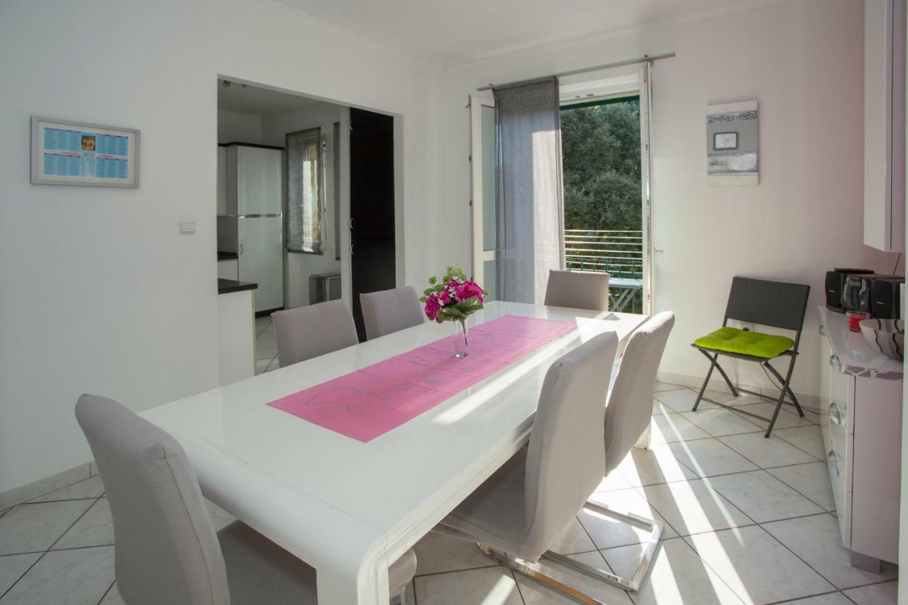 Apis Split Apartment Bagian luar foto