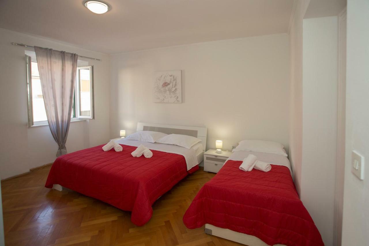 Apis Split Apartment Bagian luar foto