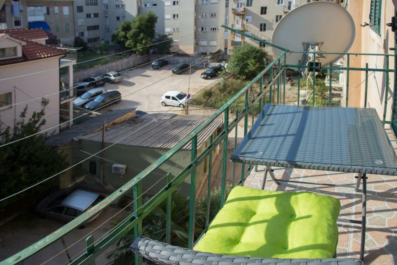 Apis Split Apartment Bagian luar foto