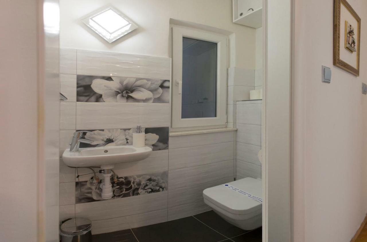 Apis Split Apartment Bagian luar foto