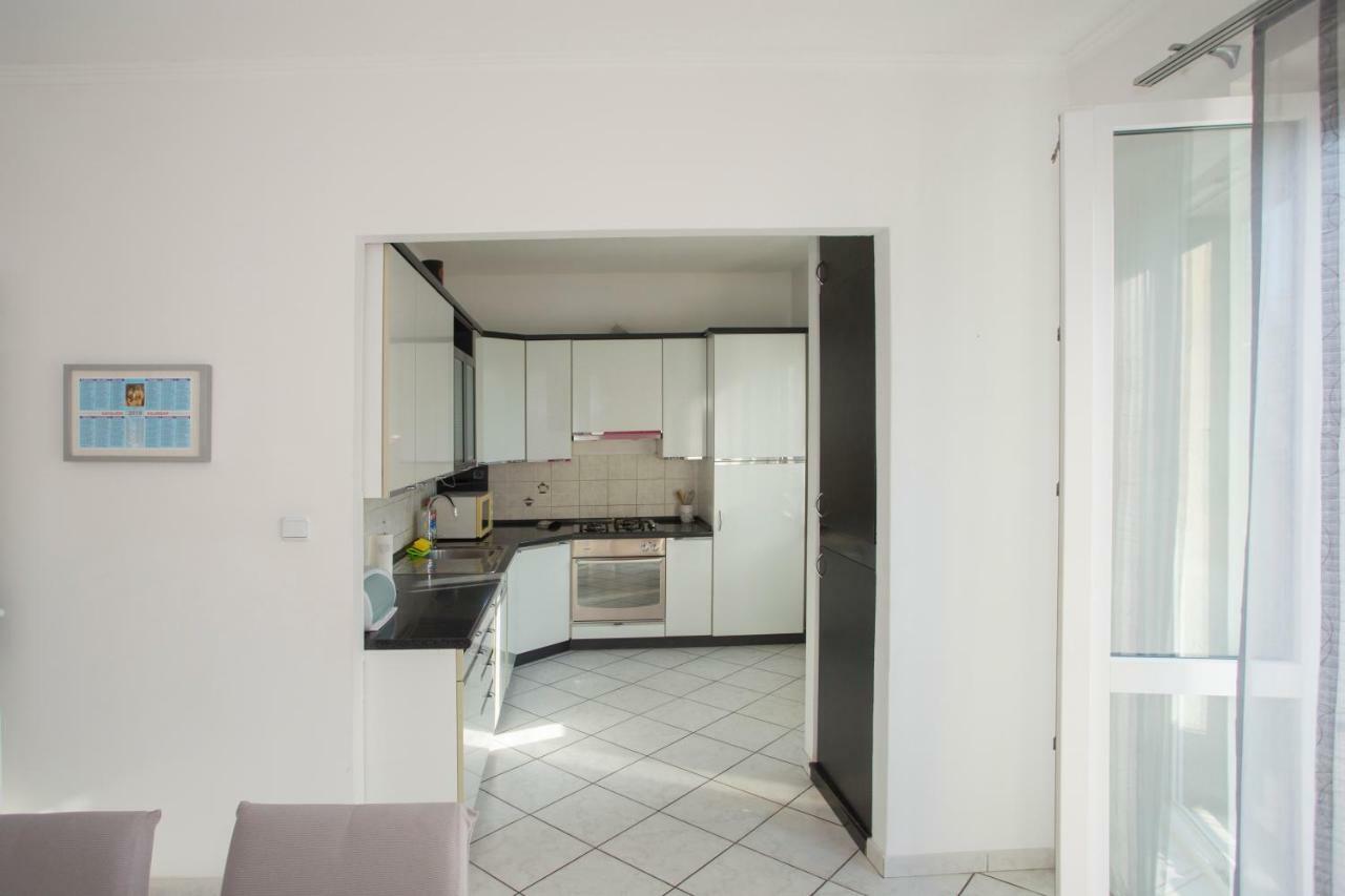 Apis Split Apartment Bagian luar foto