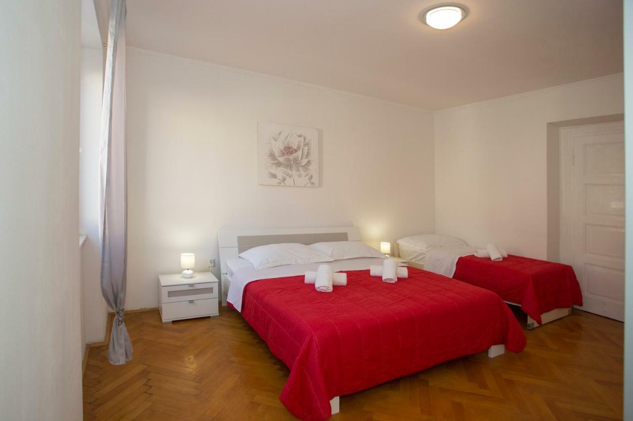 Apis Split Apartment Bagian luar foto
