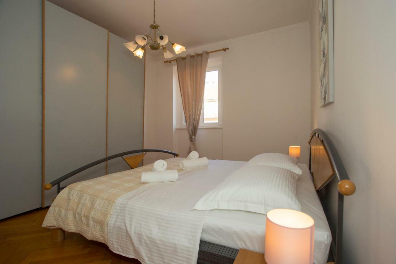 Apis Split Apartment Bagian luar foto