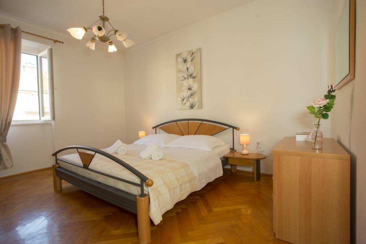 Apis Split Apartment Bagian luar foto