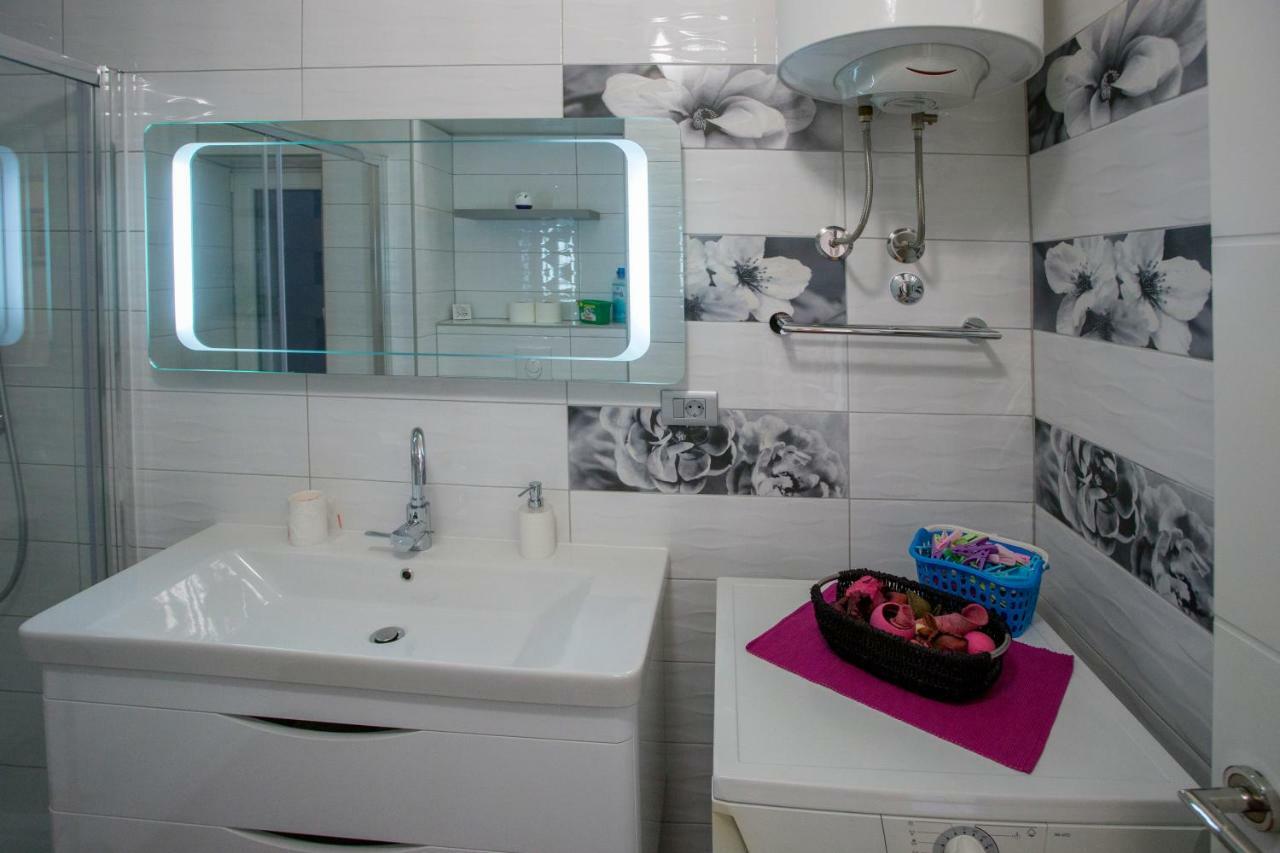 Apis Split Apartment Bagian luar foto
