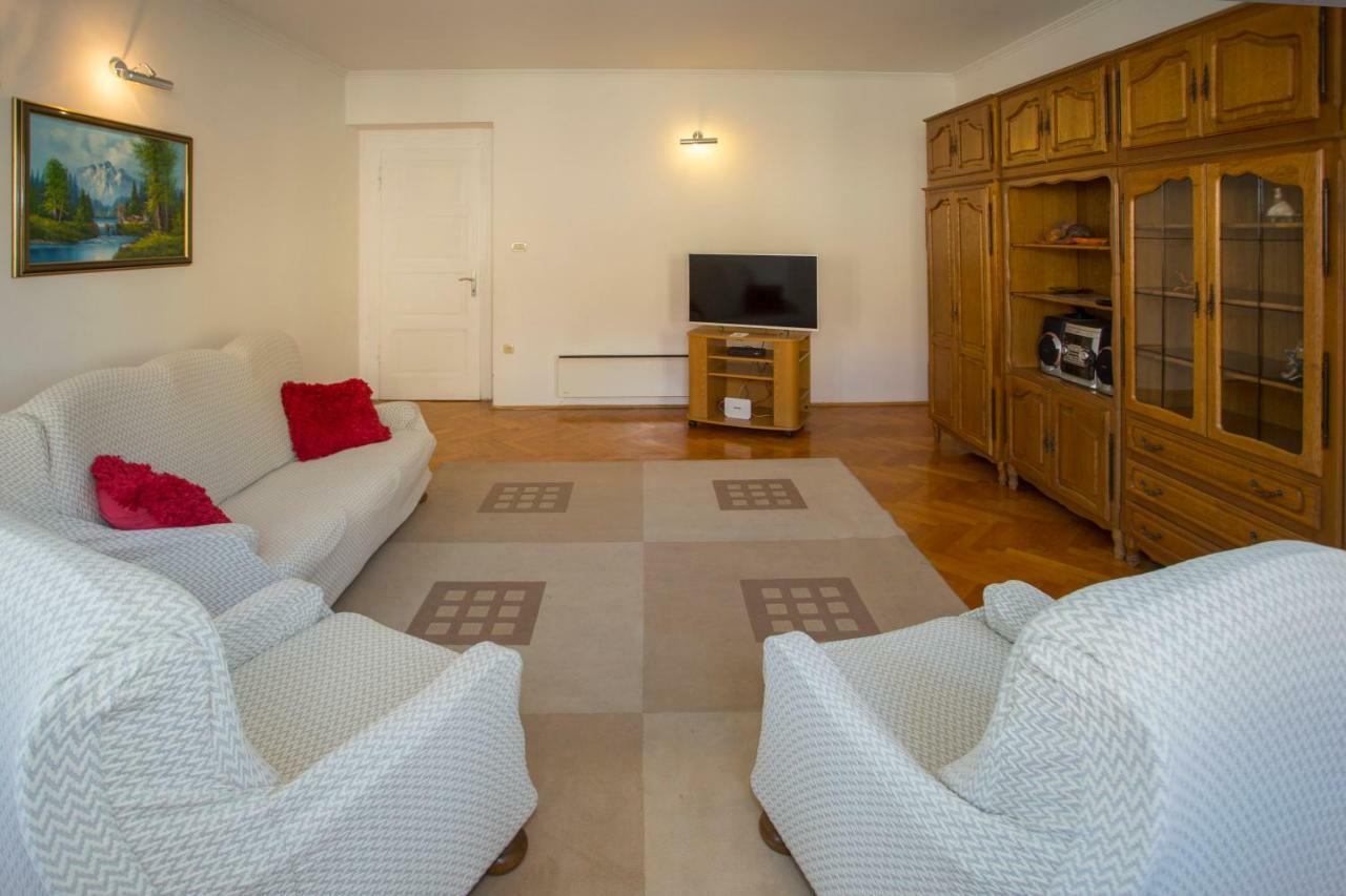 Apis Split Apartment Bagian luar foto