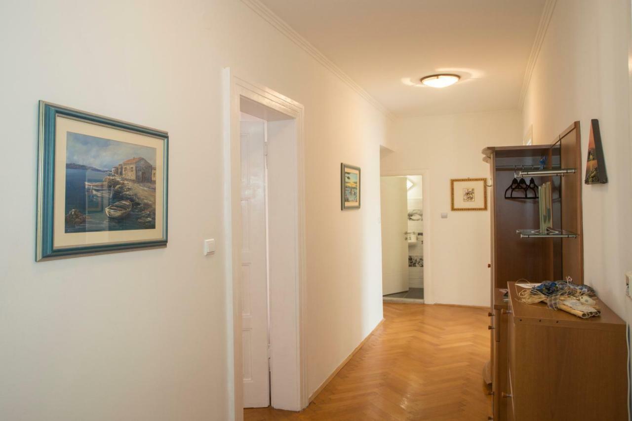 Apis Split Apartment Bagian luar foto