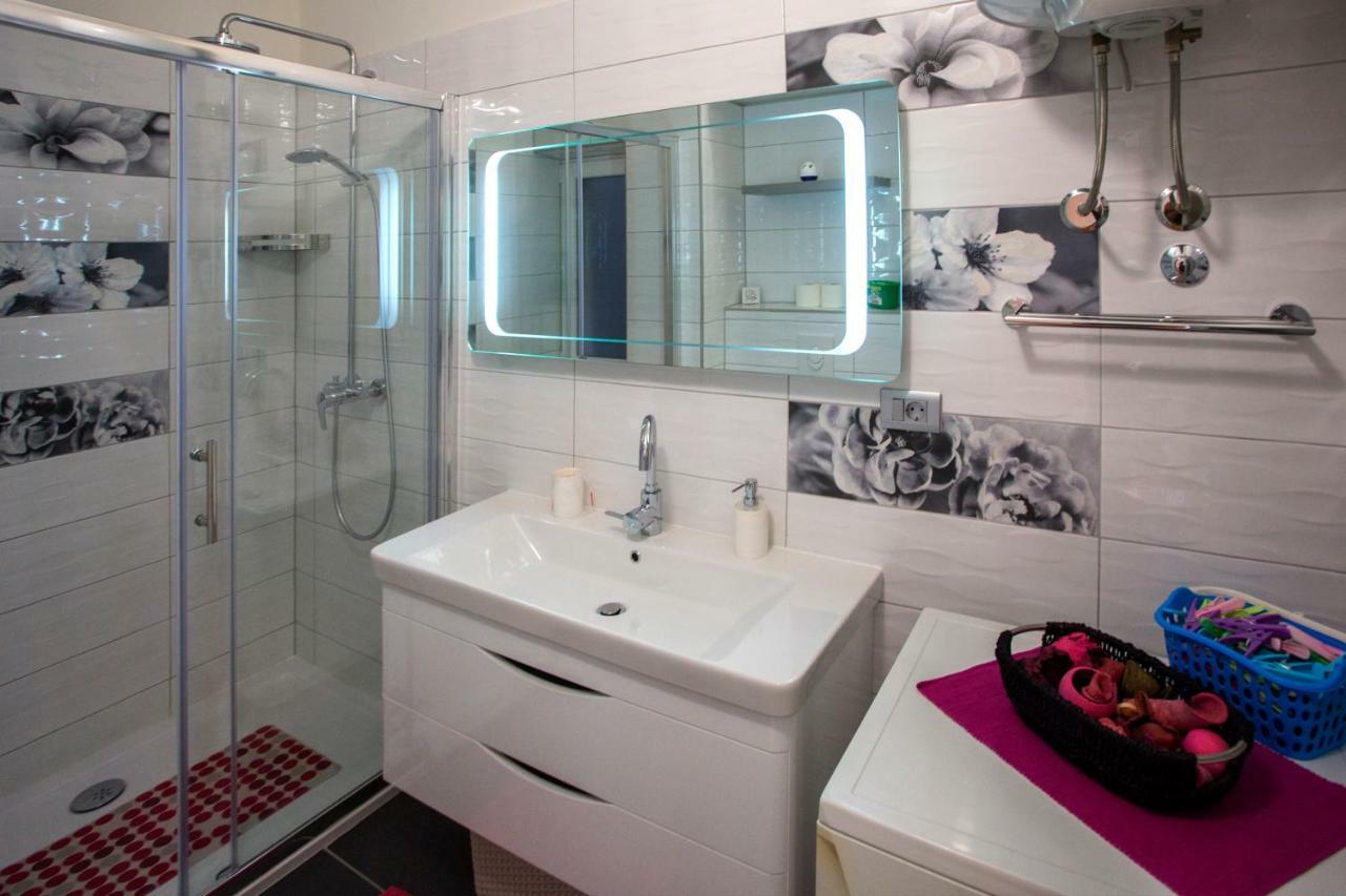 Apis Split Apartment Bagian luar foto